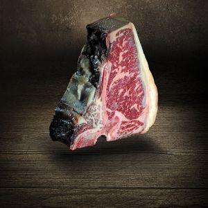 T-Bone Steak Dry Aged 700g vom deutschen Simmentaler Rind vier bis acht Wochen am Knochen gereift in Ludwigs Carnothek fein marmoriert mit charakteristischem T Knochen ideal zum grillen oder braten T Bone Steak Dry Age bei Der Ludwig kaufen 2603 001 - Bil