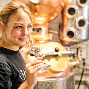 [Genusserlebnis] Franziska die Brennerin on Tour - Destillierte Leidenschaft & Fleischgenuss