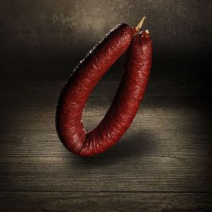 Knoblauchsalami 620g im Ring mit frischem Knoblauch aus ausgewähltem Rind und Schweinefleisch Knoblauchsalami 620g bei Der Ludwig kaufen 2252