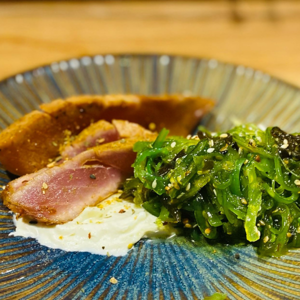 Thunfisch Tataki mit Wasabi und Wakame