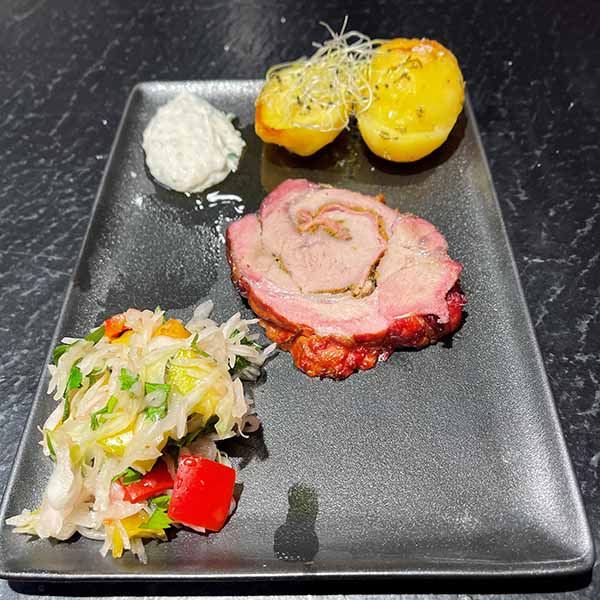 Cordon Bleu Braten mit Farmkartoffeln und Dip