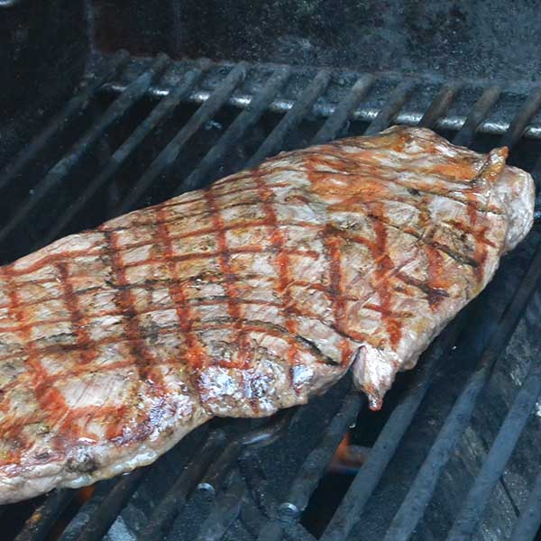 Flanksteak mit Kräuterbutter und Spargel