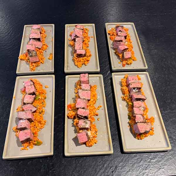 US Hüfte auf Bulgursalat