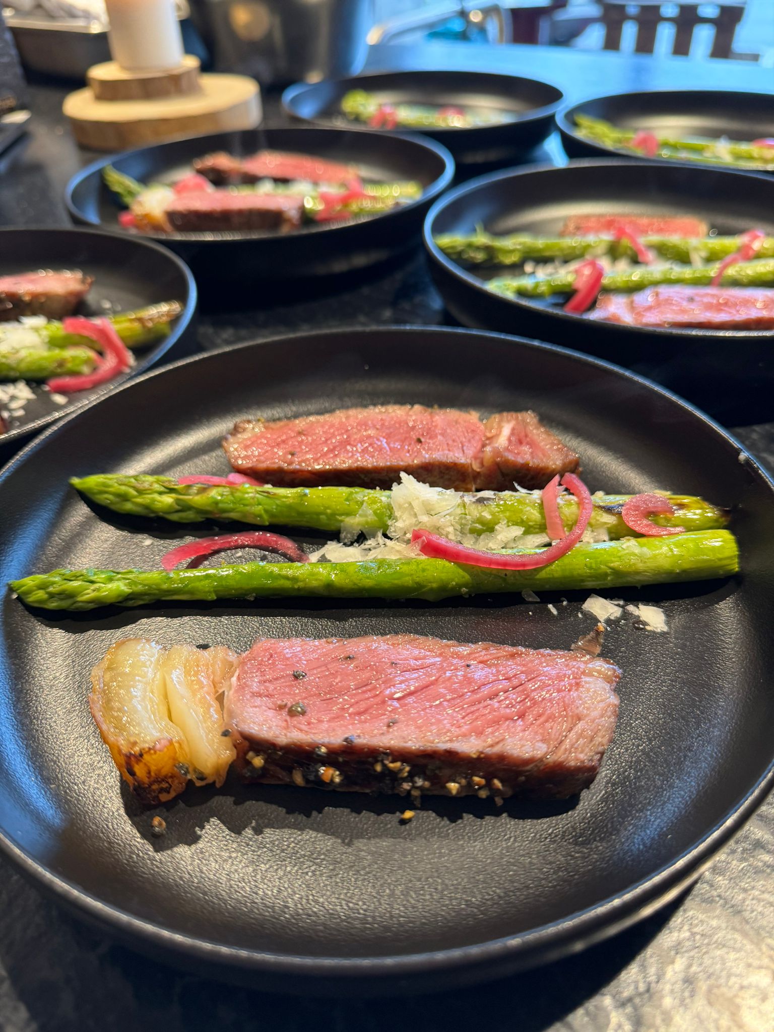Dry Aged Rumpsteak mit gerilltem Spargel