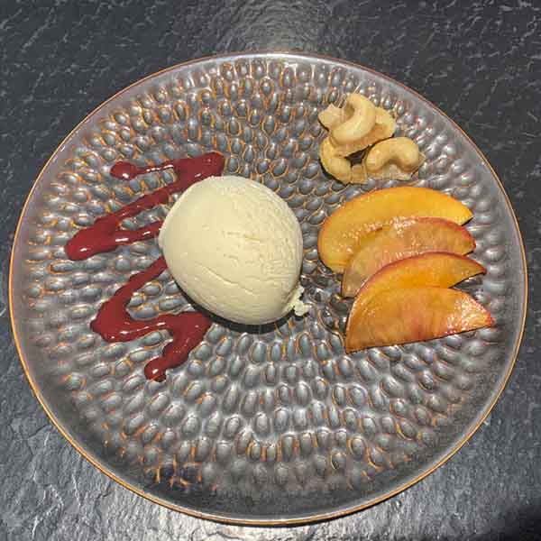 Gebeefter Pfirsich/Eis/Cashew | Rezept von DER LUDWIG