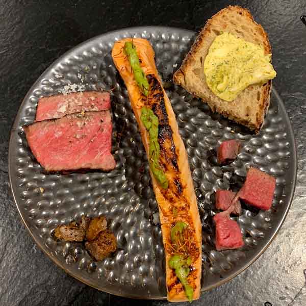 Gebeeftes Dry Aged Porterhouse trifft Lachs | Surf n Turf