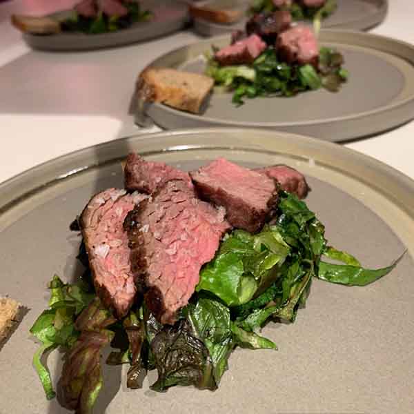Teres Major auf gegrilltem Salat