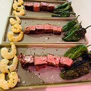 Flanksteak mit Piementos und beschwippster Garnele