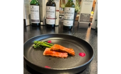 Rumpsteak von der Simmentaler Färse mit wild Brokkoli | Rote Beete Creme und Whisky Jus
