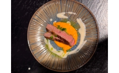 Flanksteak auf Süßkartoffelpüree mit Pastinaken-Creme 