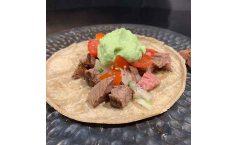 Mexikanische Beef Tacos mit Flanksteak, Avocadocreme & Salsa