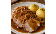 Spießbraten mit Zwiebelsoße