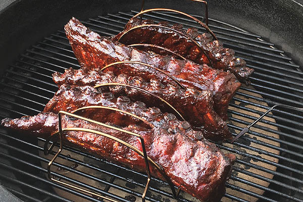 Baby Back Ribs auf dem Grill