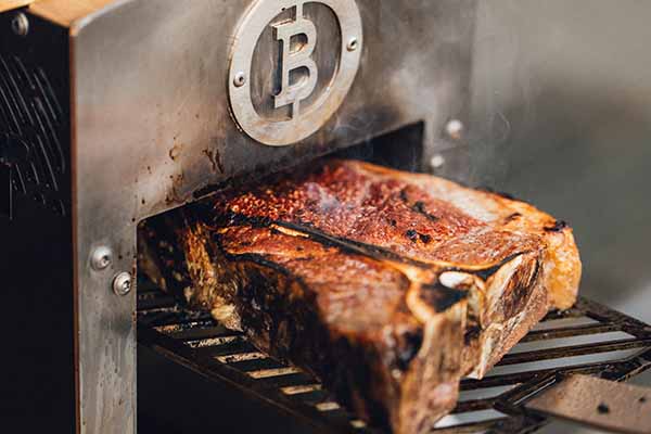 Dry Aged T-Bone auf dem Oberhitzegrill