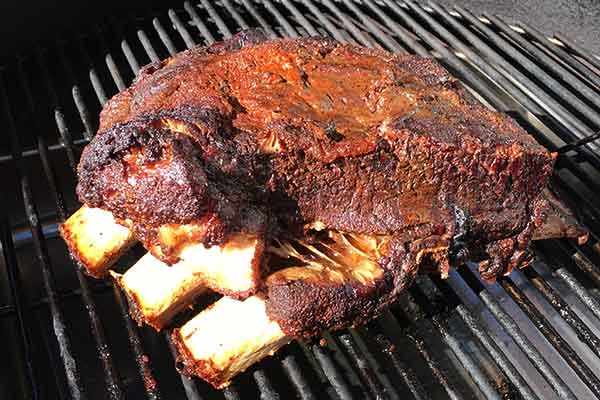 US Short Ribs auf dem Grill/Smoker zubereitet